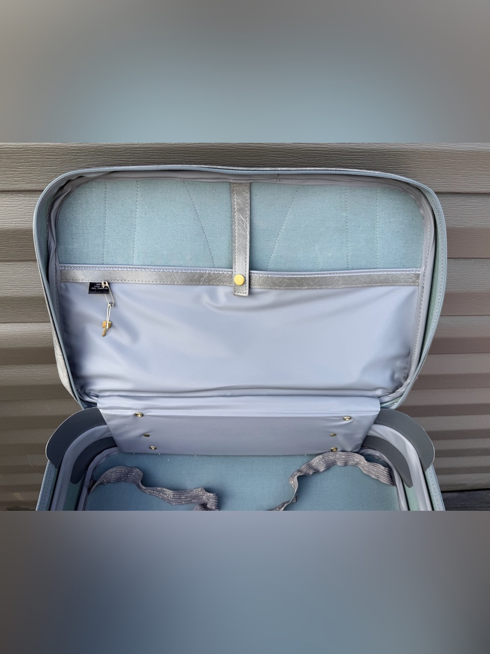 Holiday Suit Case with lock & key! - Vintage - Picture 11 of 16